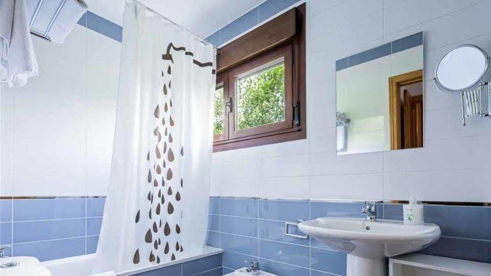 Apartamentos El Caxigu Аренас де Кабралес Екстериор снимка